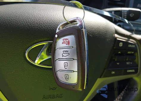 2018 Hyundai Elantra Value Edition из США, поврежденный, VIN 5NPD84LFXJH286297